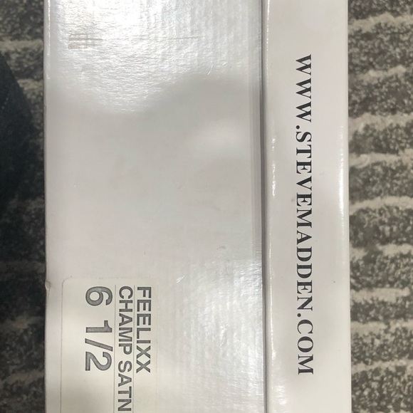 Steve Madden Feelixx Champagne Satin Size 6 1/2 - Picture 11 of 11